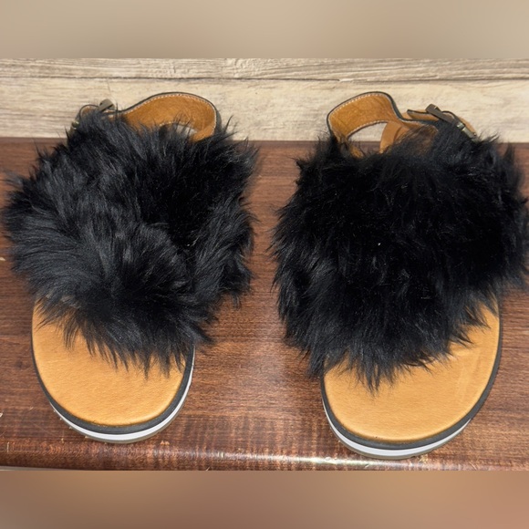 UGG Holly Sheepskin Fluffy Black Casual Fashion Strappy Sandal Womens Sz 7- New - Picture 15 of 16